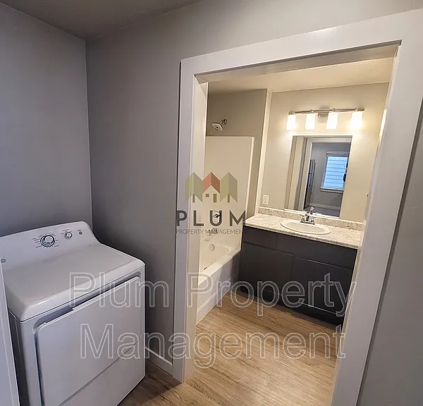 2414 McDonald Ave #102 — Photo 9