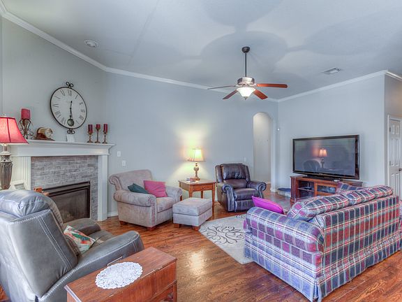 5th image of 409 Foxwoods Ct