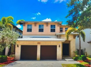10464 NW 70th Ln, Doral, FL 33178