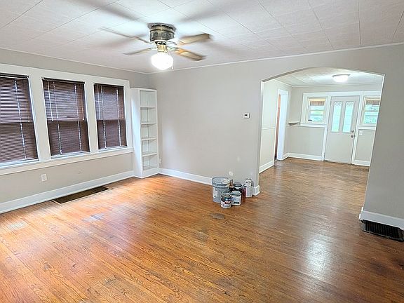 3rd image of 220 S 19th St