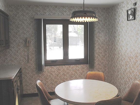 5th image of 977 W Mill Dr
