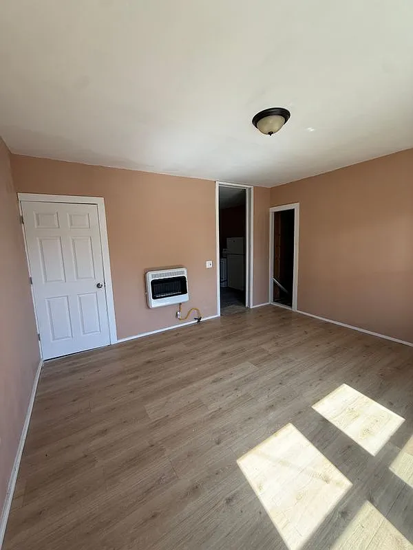 2 bed, 1.5 bath, 2524 sqft, $1,200 — Photo 3