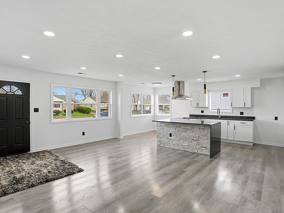 5th image of 2842 Sangster Ave