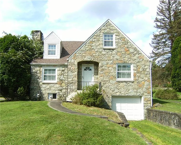 1121 Clifton Rd photo 1