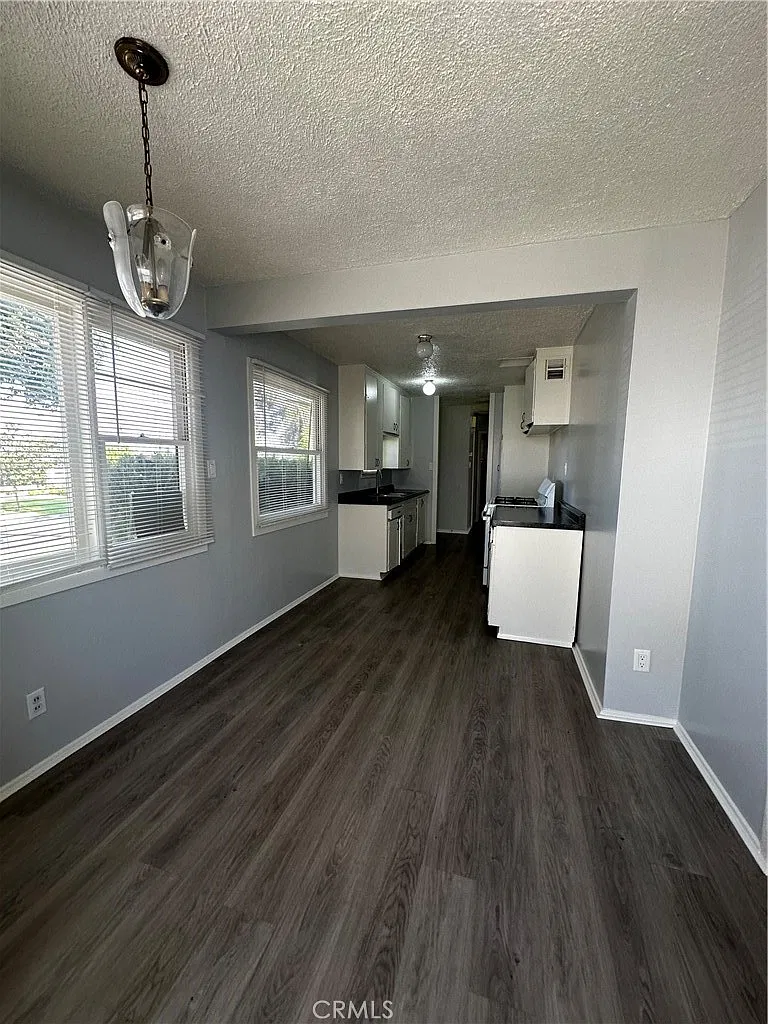 2 bed, 951 sqft, $2,400 — Photo 3