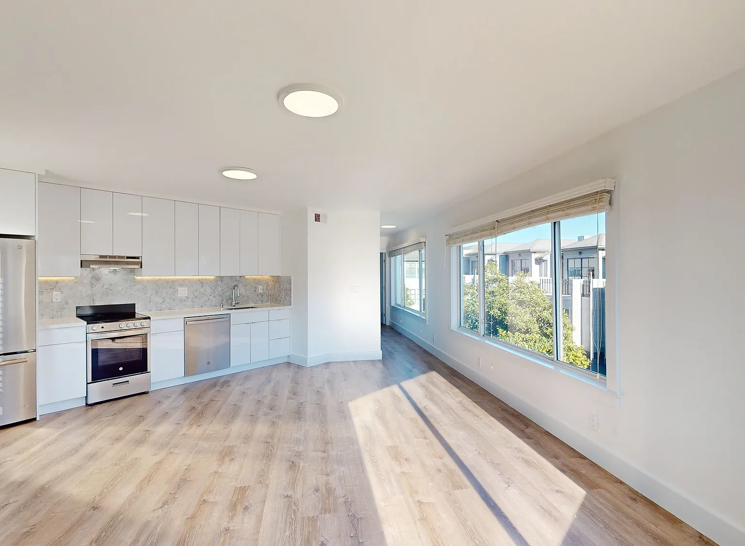 3 BR x 2 BA (small 3rd BR) at 975 Burnett Ave #1 — Photo 3