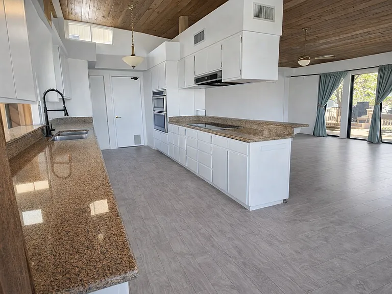 Lakeview Dr — Photo 13