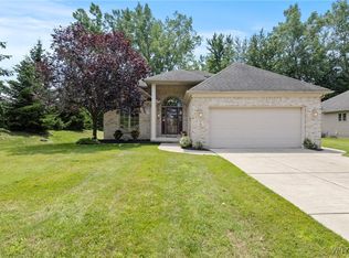 6 Fair Woods Dr, Buffalo, NY 14221