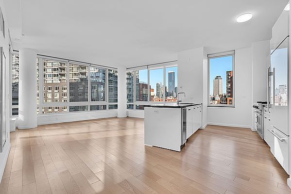1st image of 4630 Center Blvd APT 501