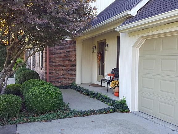 2515 Front of home entrance