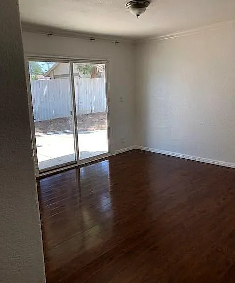 2345 Prospect Ave — Photo 5