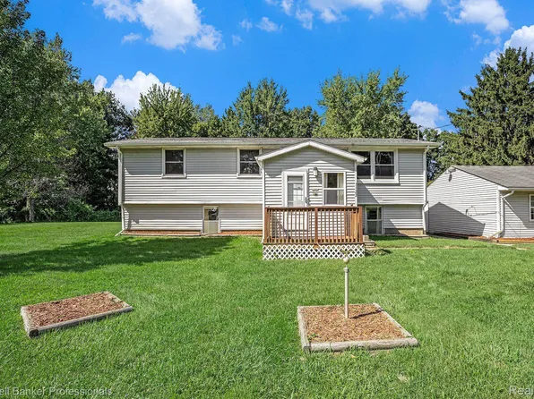 1122 Roberts Dr, Metamora, MI 48455