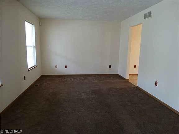 3rd image of 132 W Crosier St