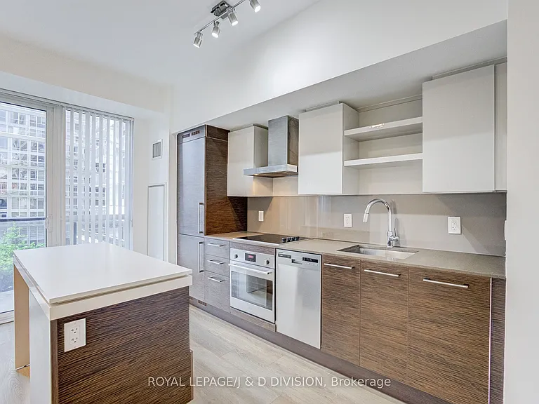 1030 King St W #435 — Photo 13
