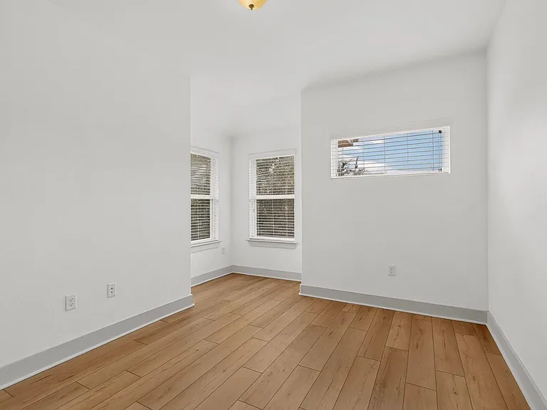 5915 Swayden Ln — Photo 34