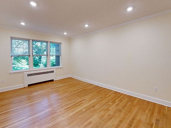 Kilsyth Hall Apartments - Living Room