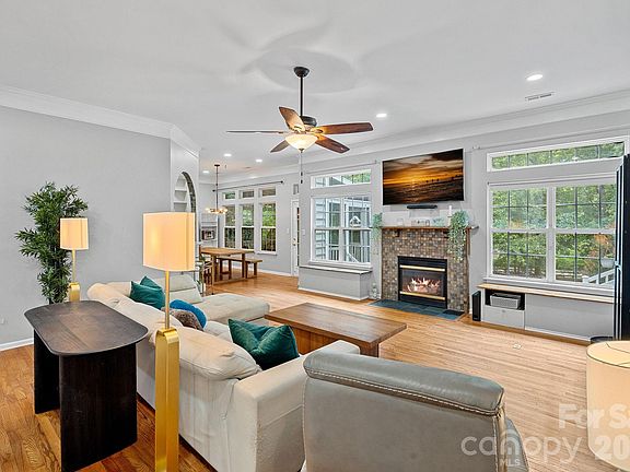 3rd image of 207 Kilborne Rd