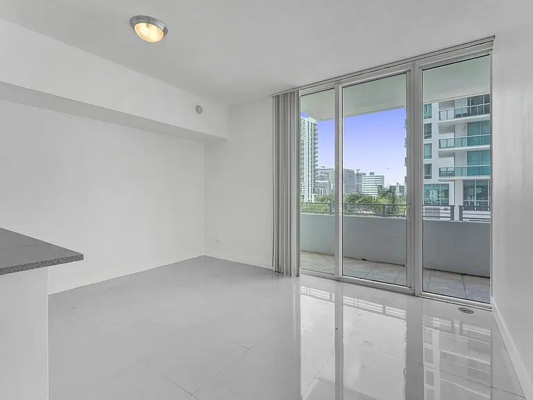 350 NE 24th St #509 — Photo 48