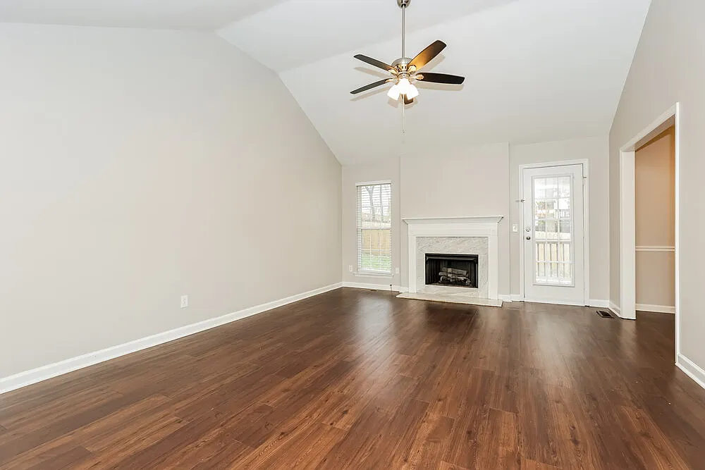 3 bed, 2.0 bath, 1899 sqft, $2,460 — Photo 4