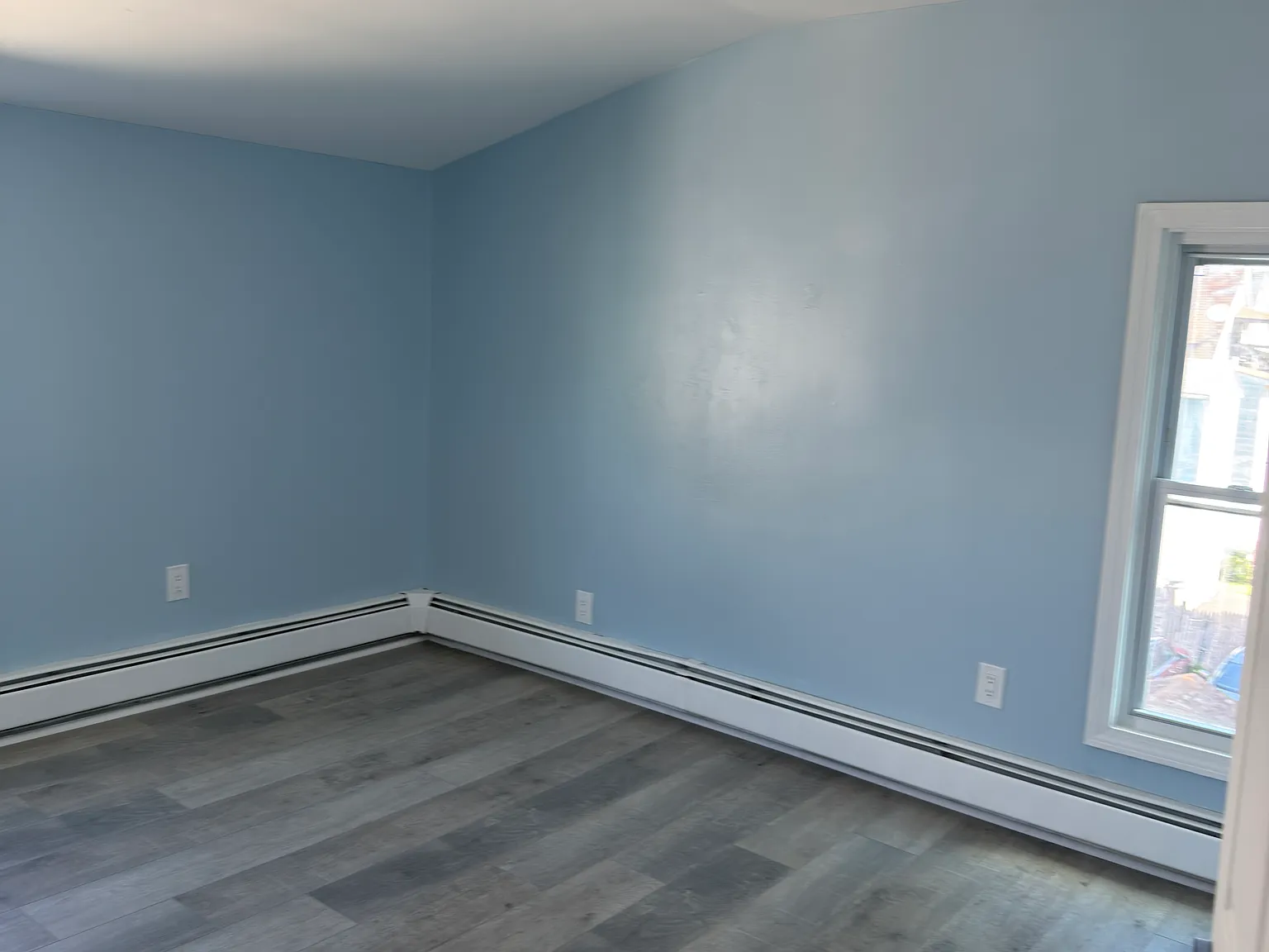 3 bed, 900 sqft, $2,100 — Photo 2