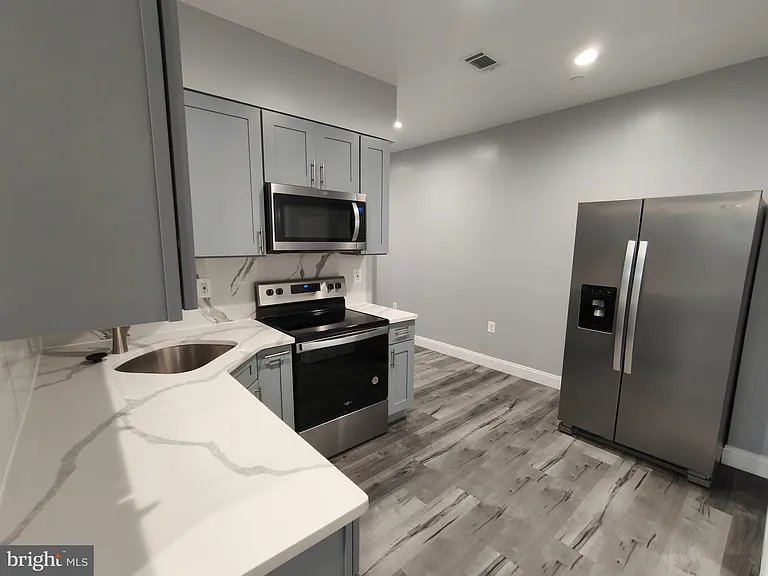 700 N Marshall St #8-C2 — Photo 6