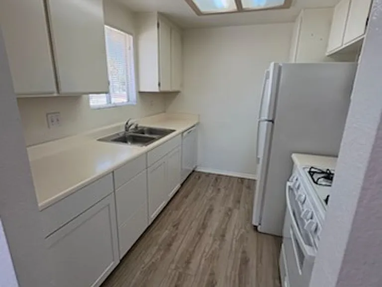 470 Westminster Pl — Photo 16