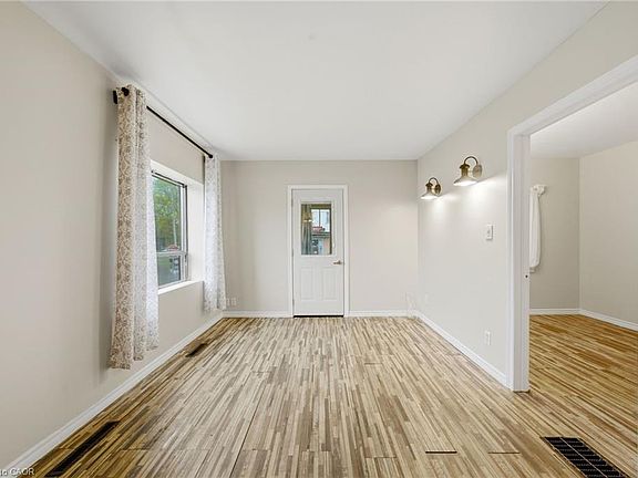 4th image of 107 Broadway