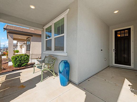 4th image of 2130 Lark Way
