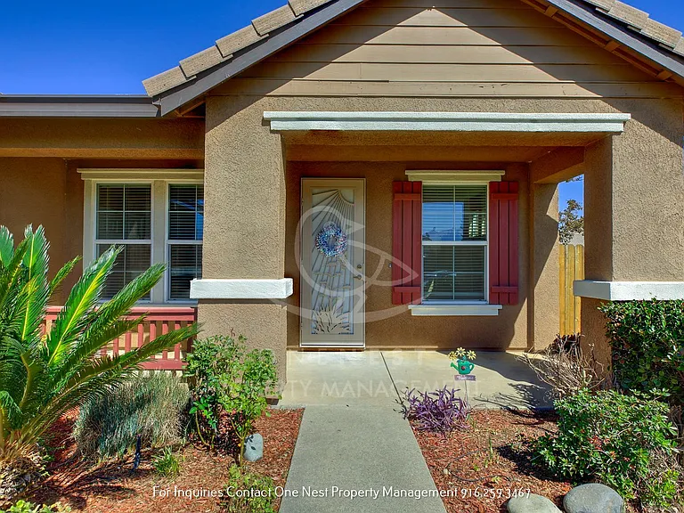 418 Dumont Ct — Photo 3