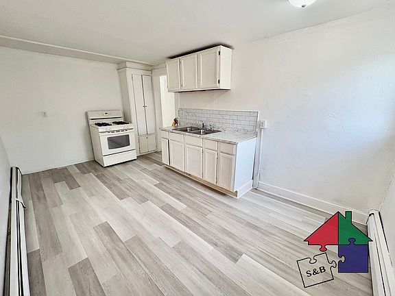 4th image of 94 Malletts Bay Ave #2B