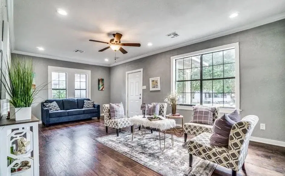 2 bed, 947 sqft, $1,600 — Photo 2