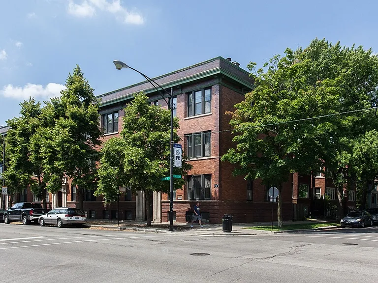 3846 N Southport Ave — Photo 4