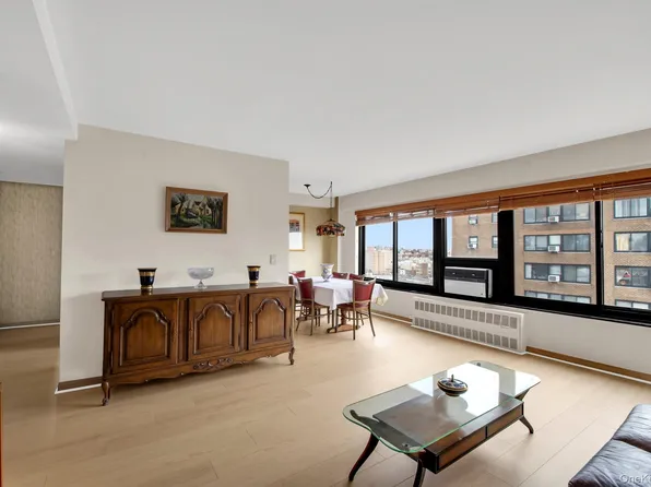 33-43 14 Street #14D, Astoria, NY 11106