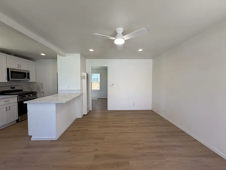 219 S G St — Photo 5