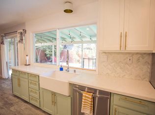 1422 W Monte Vista Ave, Visalia, CA 93277
