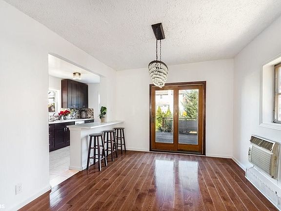 4th image of 1633 Marine Pkwy