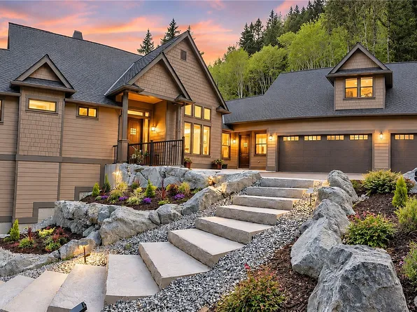 17345 Olympic Pl, Mount Vernon, WA 98274