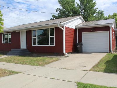 408 3rd St SE, Jamestown, ND, 58401