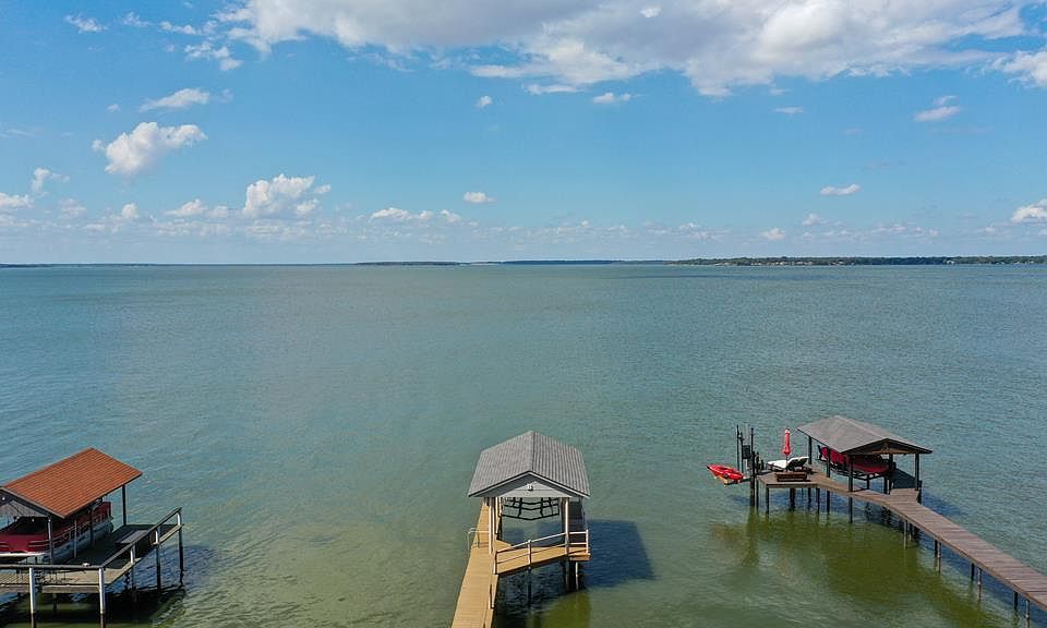 1st image of 329 Admiral Dr