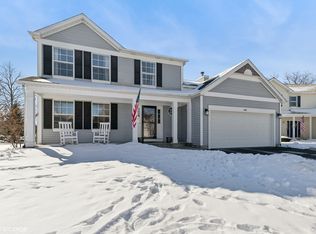 480 Cross Arm Dr, Grayslake, IL 60030