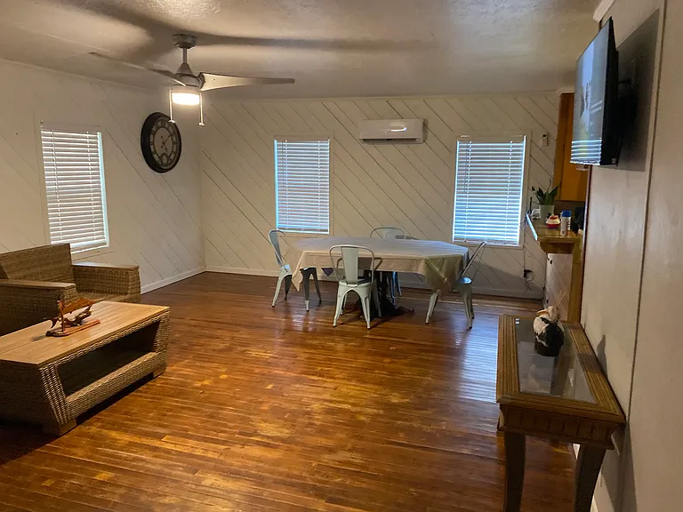 267 E D St — Photo 12