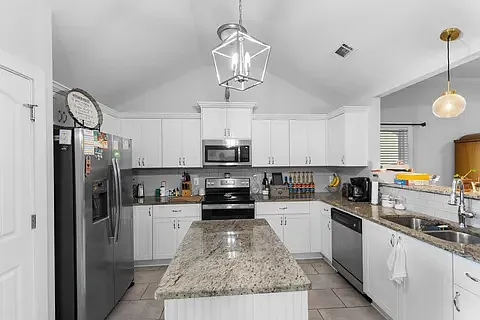422 Lybrand St — Photo 4