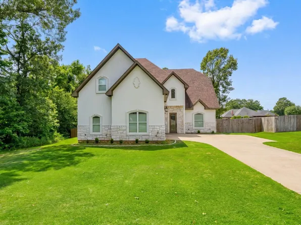 255 Towering Oaks Mdws, Longview, TX 75602