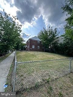 4th image of 5364 Ames St NE
