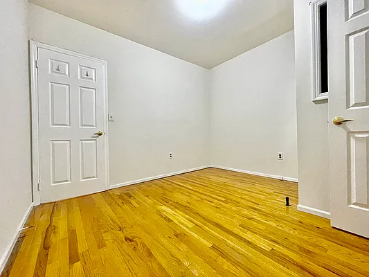 Rented by HOLTON REAL ESTATE INC. | media 23