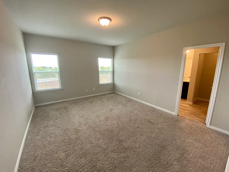 632 Donegal Ln — Photo 8