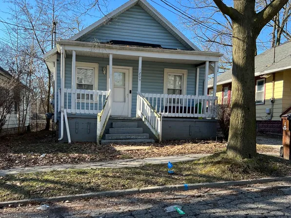 1209 Glenn St, Lansing, MI 48915