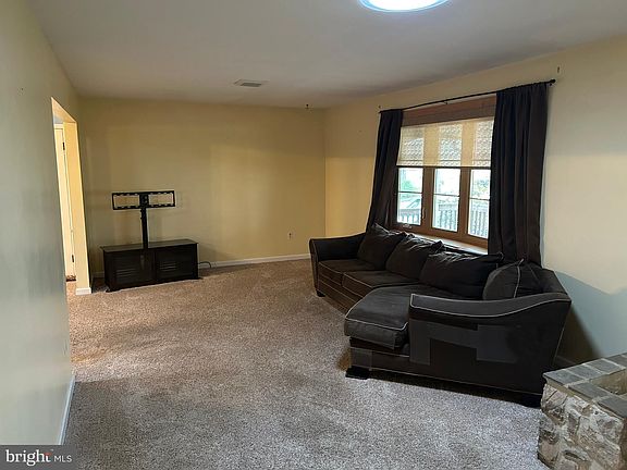4th image of 246 Kenmar Dr