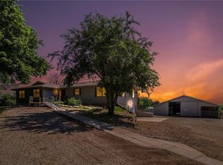 1738 E 800th Rd, Lawrence, KS 66049