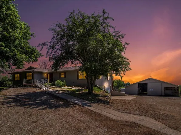 1738 E 800th Rd, Lawrence, KS 66049